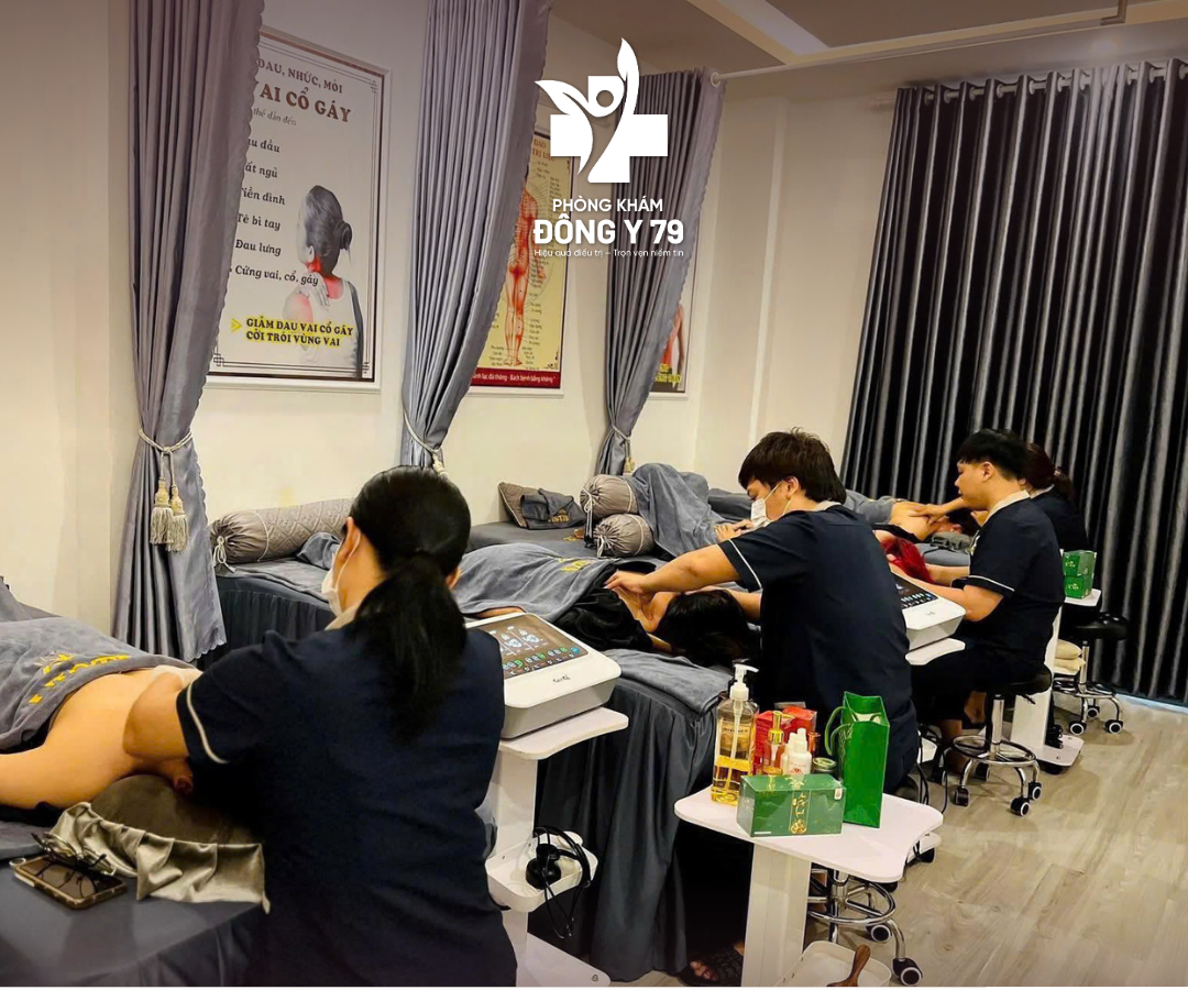 Đội ngũ Kỹ thuật viên tại Phòng khám Đông y 79 – Tận tâm trong từng thao tác trị liệu